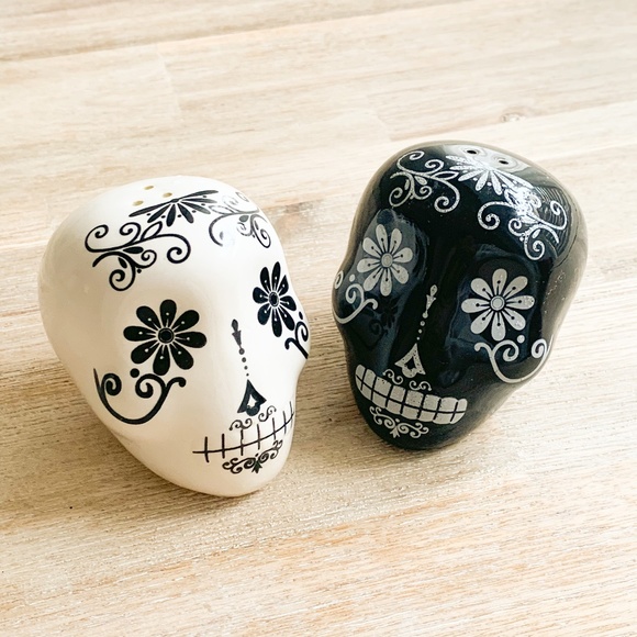 Other - Unique Hand Painted Dia de Los Muertos Skull Salt & Pepper Shakers Decor
